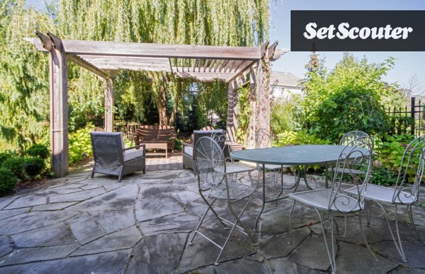 A quaint terrace is a bonus to Monica’s great home. Beautiful stonework and classic lounge furniture keep this entertaining space fresh and stylish.