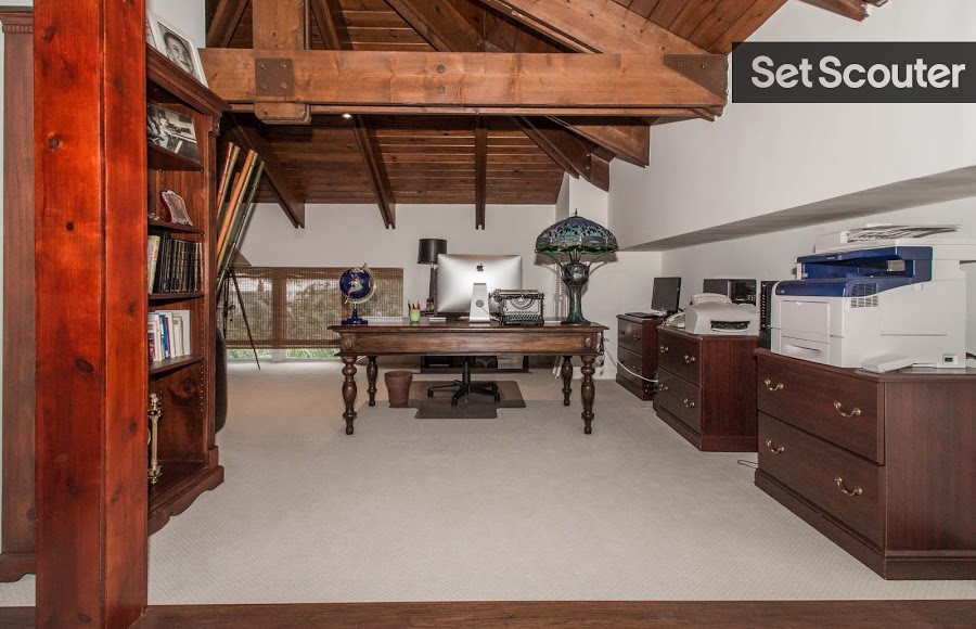 This upstairs home office space features a classic, all-wood design that creates the perfect look for a sophisticated work scene! The vaulted ceiling is an added bonus, while the balcony overlooking Rafael’s master bathroom allows for unique overhead shots for filming.